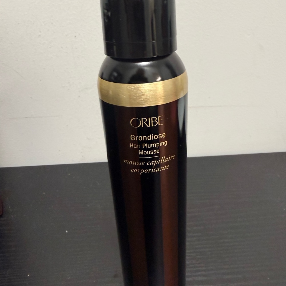 Oribe Grandiose Hair Plumping Mousse in Black and Gold